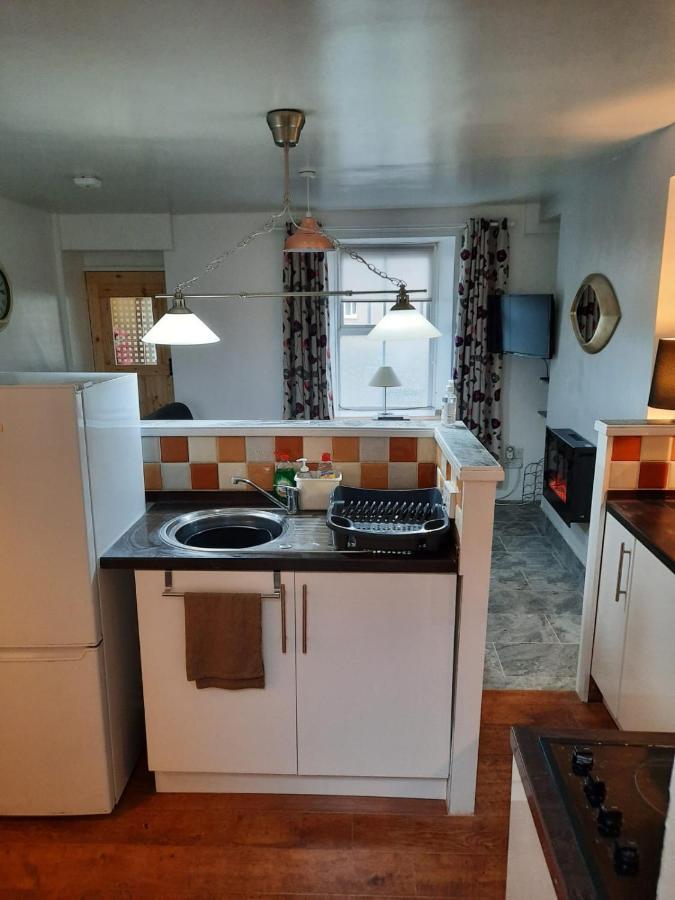 Snowdonia Rock Cottage - Cosy And Pet Friendly Penrhyndeudreath Εξωτερικό φωτογραφία